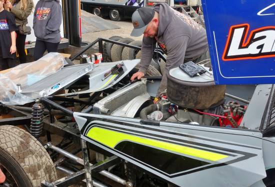 A few pics from Sunday - Ryan changing the rad on the 543 car
