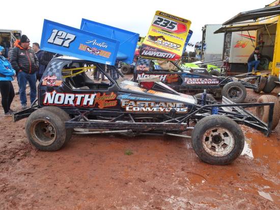 With his shale car on loan Austin Moore tried his big block engined tar car on the shale
