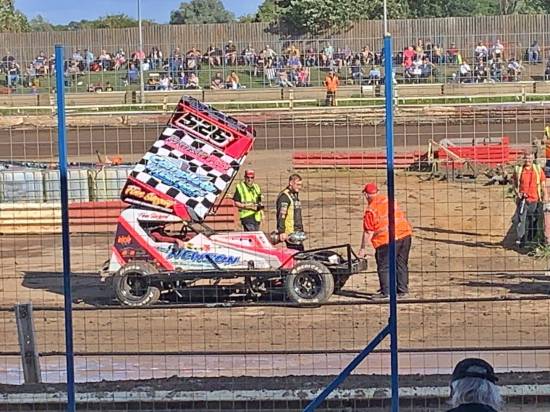 526 - A celebratory lap to show off the trophy
