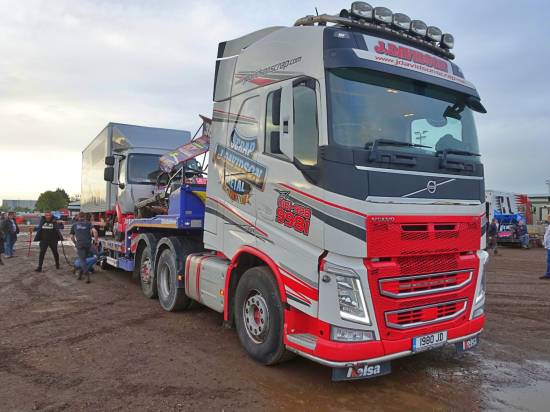 A 2018 Volvo FH500 with Kelsa Top and Low light bars
