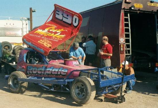 390 Stu Smith Jnr in brother 391 Andy Smith's car at Skeggy
