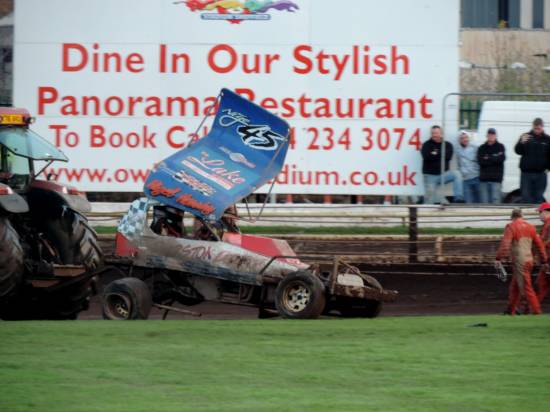 Big damage for Nigel Harrhy
Nigel Harrhy suffered a heavy impact with the fence on the first turn of the final.

