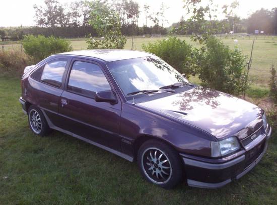 Kadett 2.0 gsi 8v
My car for the coming (my first) season of "autocross", it's gonna become a "rodeo" car with a nice huge rollcage
