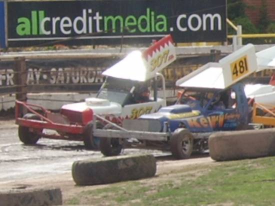307 Tim Warwick & 481 Bill Morris - W&Y race rolling lap

