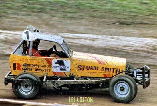 Stu Smith 1
SuperStu showing them all the way round old Belle Vue, in the borrowed Paul Lomax Hotstox
Keywords: Hotstox Belle Vue Paul Lomax 1