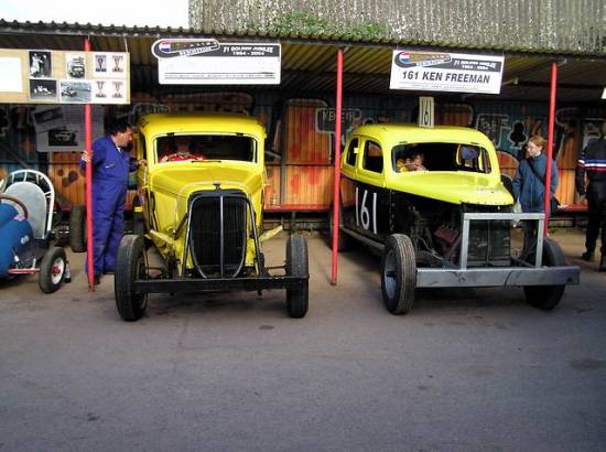 Heritage Cars Belle Vue pits 30AUG04
