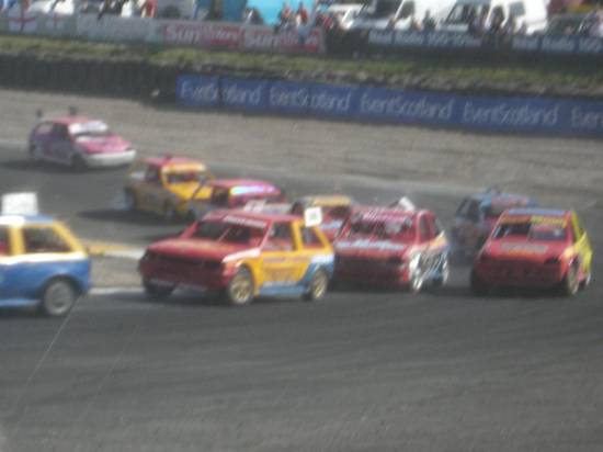 Stock Rods attacking Knockhill hairpin June 2006
