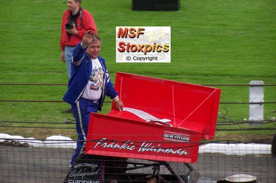 212 Frankie Wainman waves farewell to the Scottish Fans in 2007
