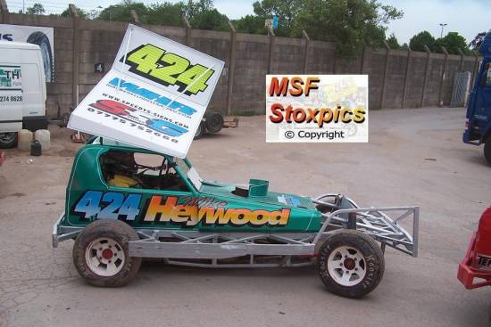 424 Mike Heywood new signs from Speedy
