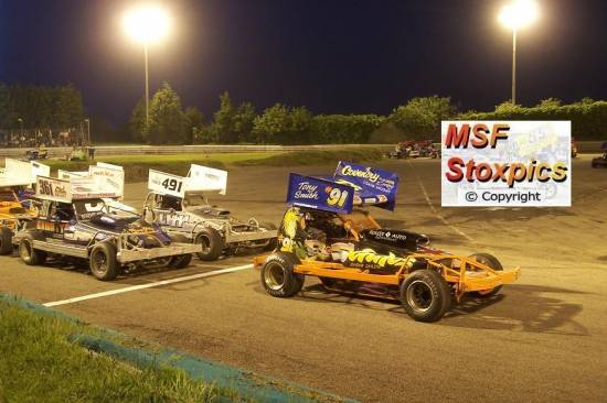 91 Tony Smith takes the lap handicap after winning the Final
