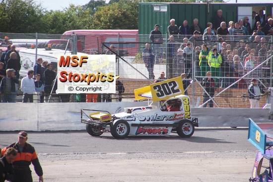 Waved yellows 1 lap to go in the final and 302 was winning
