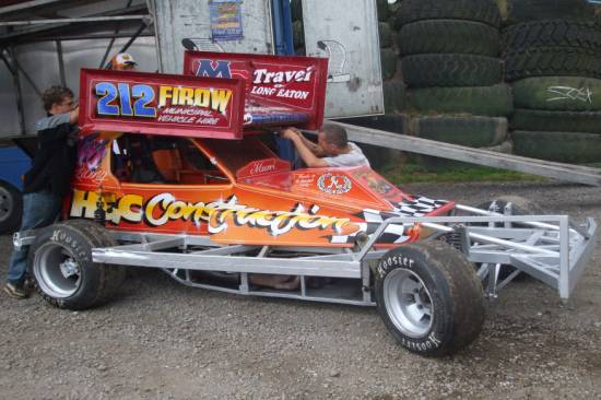 212 Danny Wainman and crew fasten the wing
