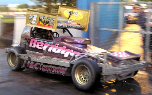 1 Junior Wainman
sporting the gold roof
