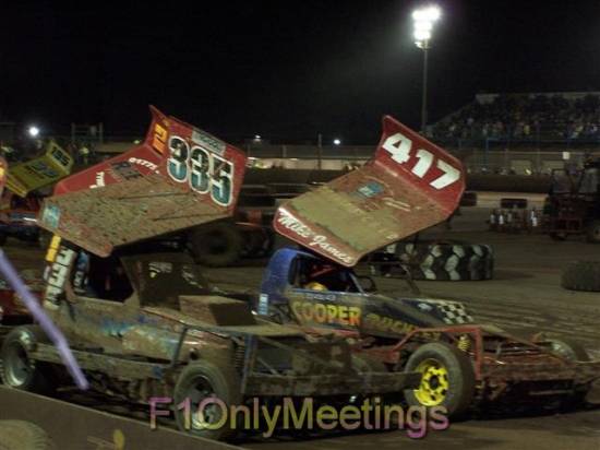 335 Mark Woodhull & 417 Mike James line up for the Final

