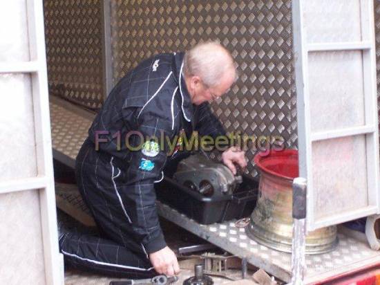 33 Peter Falding's dad, Rod, repairs a Gearbox
