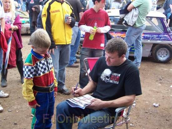 515 Frankie Wainman Jnr takes time to sign an autograph
