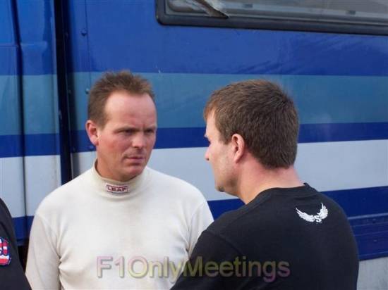 515 Frankie Wainman Jnr chats with H217 Ron Kroonder
