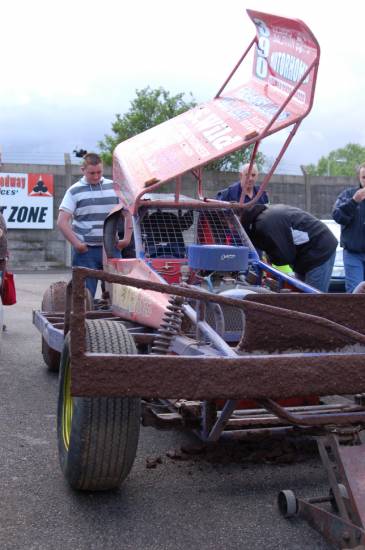 390 Stuart Smith Jnr
In the pits between heats

