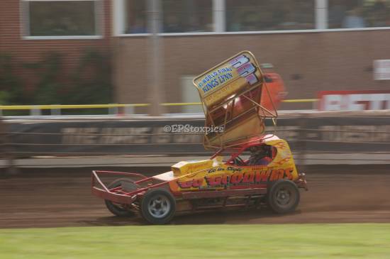 Andy Smith leads the semi
