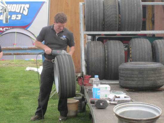 141, novel way of tyre buffing
