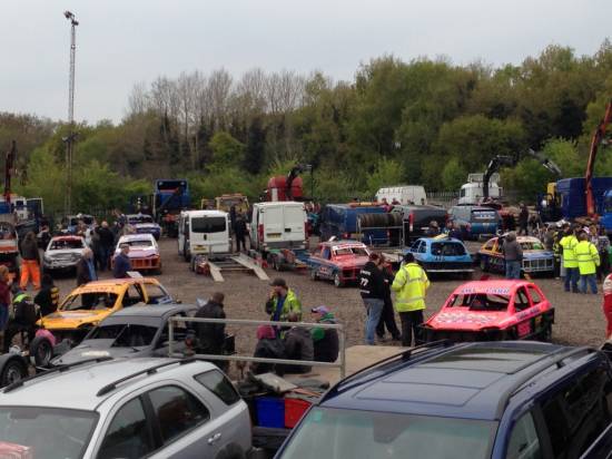 1300 Saloons and Unlimited Bangers were the support for this month's Cov
