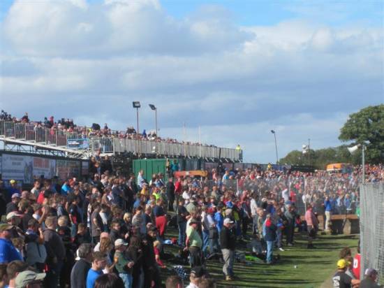 Sunday crowd along the back straight - a dry weekend!
