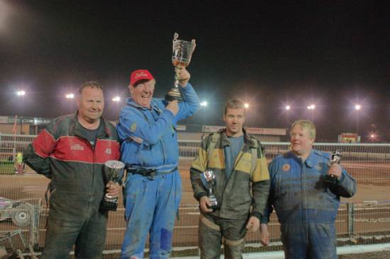 Lundy takes the win!
John Lund takes the 1,000 Racers' Bonus title
Keywords: John Lund - Dan Squire - Gary Fox - Coventry