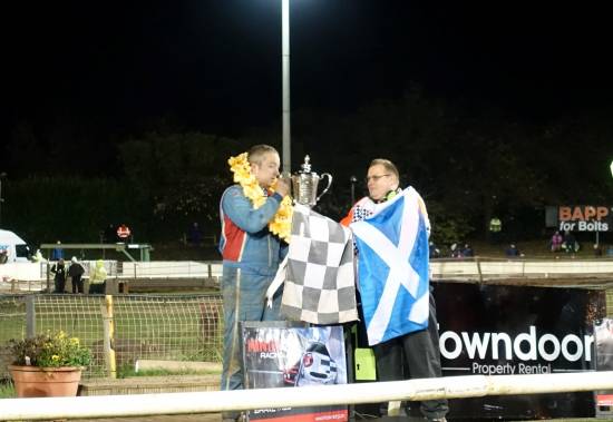 Congratulations to Gordon Moodie. He did what he had to tonight and retained the silver despite being on the recieving end of most hits during the series.
