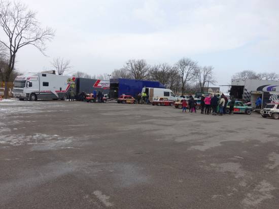 Ministox pits were at one end of the car park as their usual pit space behind turns 3 & 4 had the showmen's caravans parked in it
