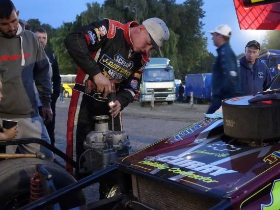 The 84 team did a brilliant job in changing the gearbox between the Final & GN with only one Ministox race in between 
