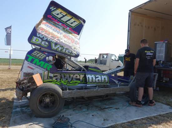 Wybe de Vries led the main event until the last corner. After getting hit by H226 the car jumped out of gear but he salvaged a 2nd place. In only his 4th meeting he had a stellar weekend.  
