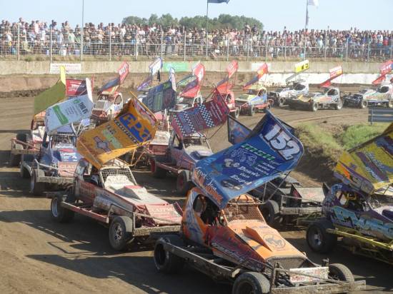 38 cars in front of a huge crowd. Texel finale won with a classic last bender by H226. 
