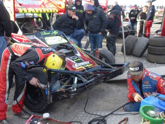Stuart Shevill lends a hand whilst Tom welds up the front end. After the team had worked against the clock to fix the car, officialdom then made sure 84 did'nt start the GN. 
