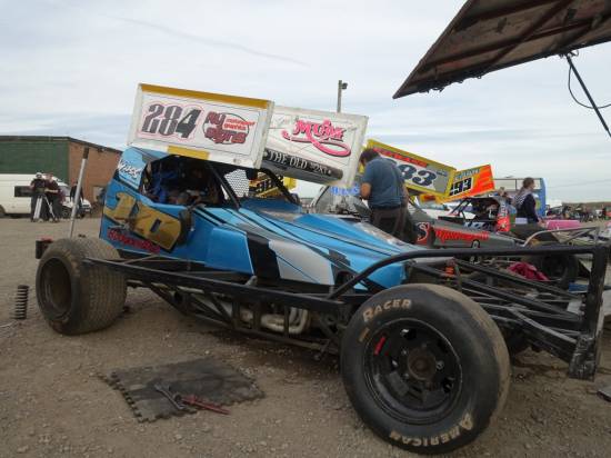 Sam Wass - It was a busy night for the Wass team. The 284 car had a diff change, then the left half shaft went, and towards the end of the meeting the r/h side began leaking oil from the end cap.
