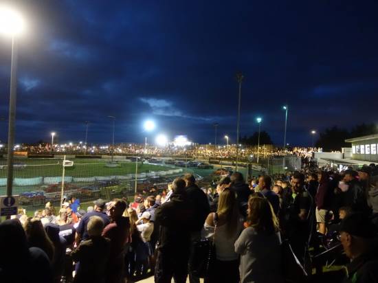 The large crowd enjoys the spectacle of Skeggy under the lights. Simply awesome. 
