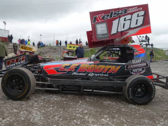 Bobby G failed to get over the finish line on the last lap of the Semi after tangling with 175
