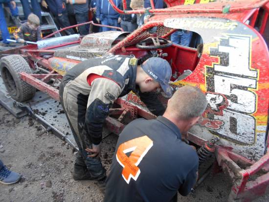 Other teams help to get the 150 car repaired for a payback attempt on 84 in the GN.
