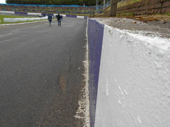 Look at the depth of the Racewall!
