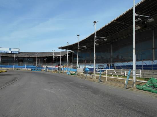 On the back straight is the old grandstand built in 1953 which was the home straight until 2010.
