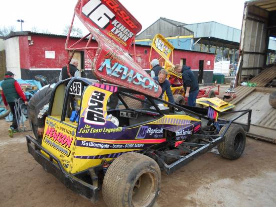 Welcome to a sunny Belle Vue. Mat raced Sarge's car as he wants to fully check the engine over in the Gypsy Sprinter after the coolant hose let go at Stoke. That engine will be going into Mat's new shale car.
