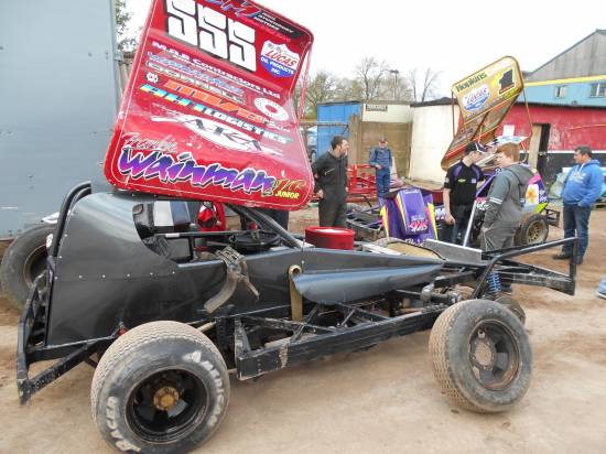 JJ's using his dad's reworked blue shale car.
