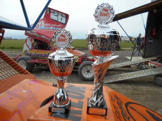 H152's previous day's Final 5th & GN victory trophies.
