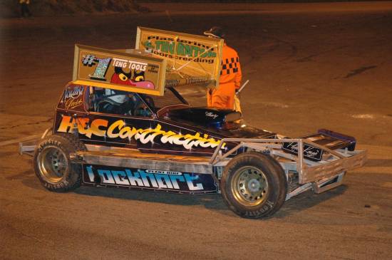 (Photo by Chris24) - Wainman Jnr under floodlights
