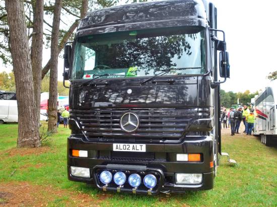 339 - The team have this mint 20yr old Mercedes Actros 1840LL
