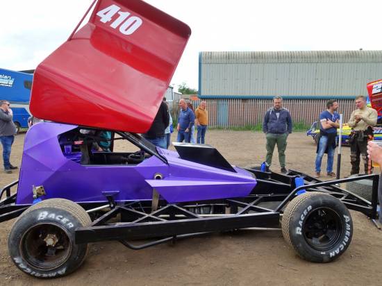 410 - Now numbered. The car would need the same work to the nerf as Niels' later on after Jelle hit the fence side on
