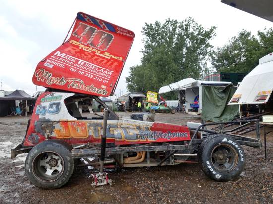 Welcome to Mildenhall - In the pits we have Mark Tesselaar
