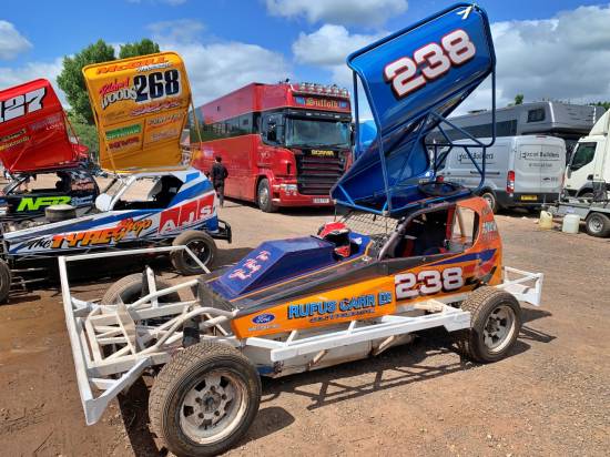 238 with a very smart Scania from the Toby Partridge Ministox team behind
