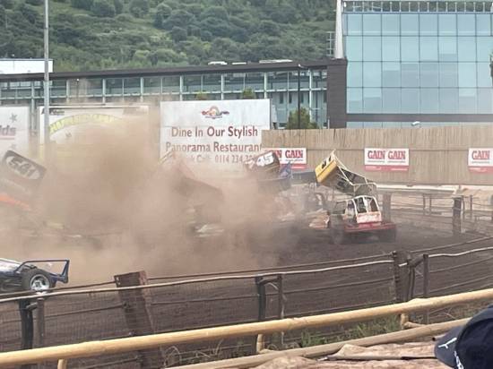 A dust up in turn 1
