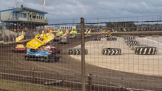 A yellow top charge into turn 1. National Saloons' Timmy Barnes sandwiched between Russ and Nige.
