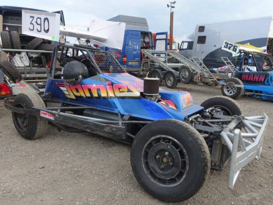 F2 - A three year old ex-Brad McKinstry (NI747) car is Jessica Smith's latest. She had a victory in it on Sunday.
